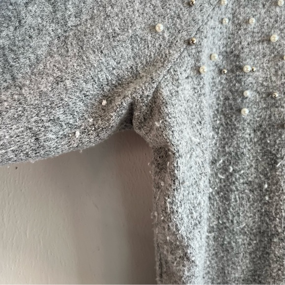 Torrid Sweater Gray w/ Pearls at Neck Super Soft Plush Crew Neck Knit Sz 1X (1) - Picture 10 of 15